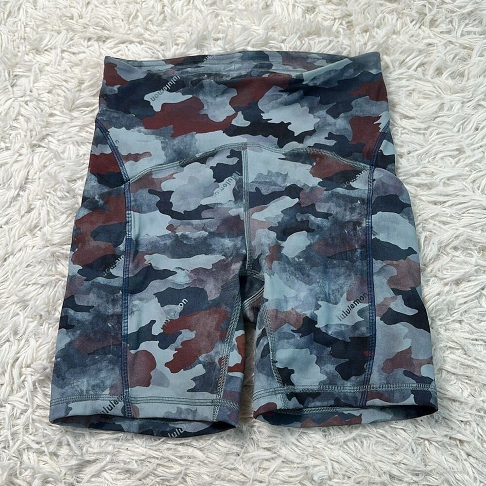 Lululemon Shorts camo with Pockets